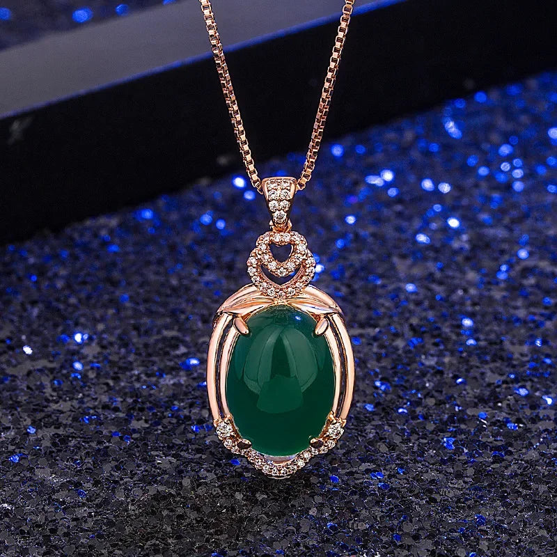 Verdeluxe Pendant Necklace