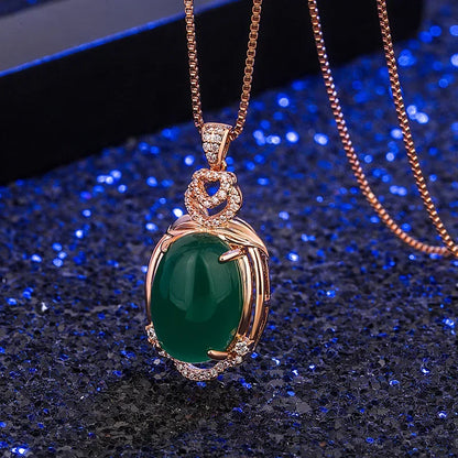 Verdeluxe Pendant Necklace